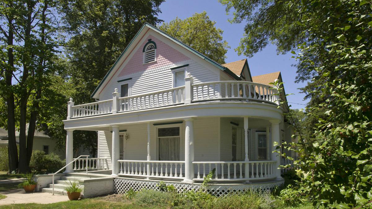 The Willa Cather Second Home in Red Cloud, Nebraska; links to news story
