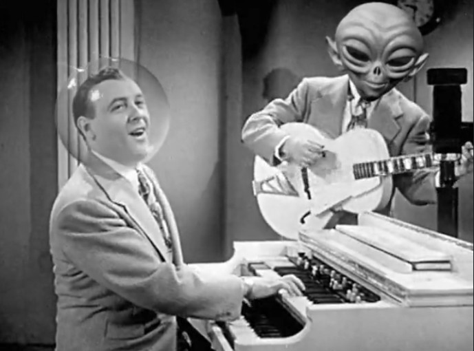 Bill Domonkos and an alien on the set of COSMIC RAY