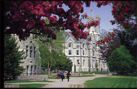Image of historic building at Queen's University in Ontario