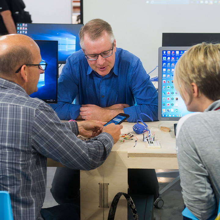 Faculty discusses circuits at Makers conference.